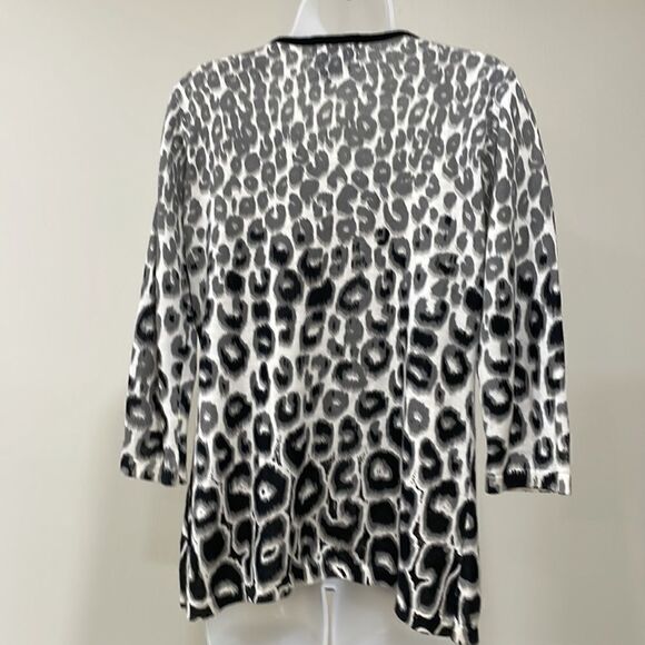 NWOT Berek 2 cardigan gray animal print with silver accents. Size S Small 4/6 - Picture 5 of 10